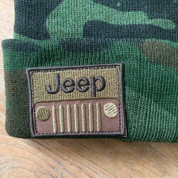 Unisex Jeep hat Camo print with black Pom Pom ball on top NEW - Picture 2 of 3